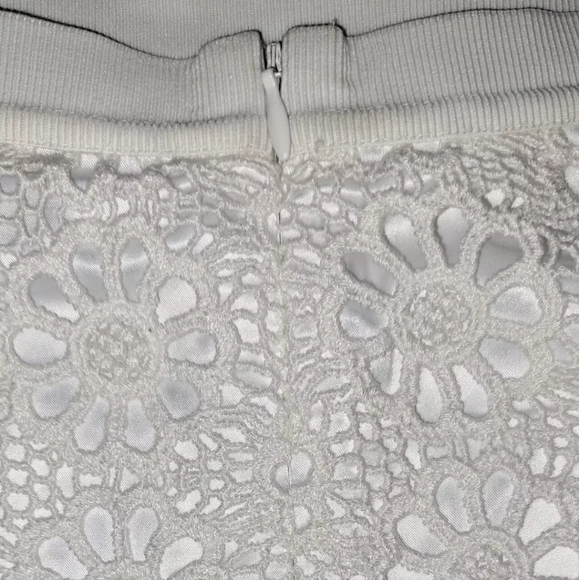 Ann Taylor White Floral Lace Crochet Overlay Pencil Skirt Size 6 NWT B23#2 - Picture 5 of 7